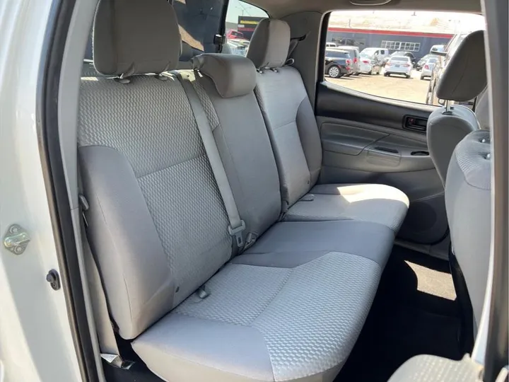 WHITE, 2015 TOYOTA TACOMA DOUBLE CAB Image 13