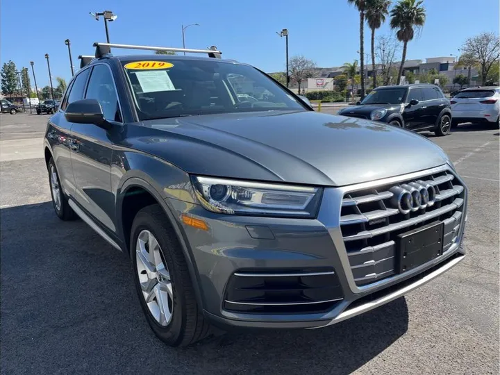 GRAY, 2019 AUDI Q5 Image 3