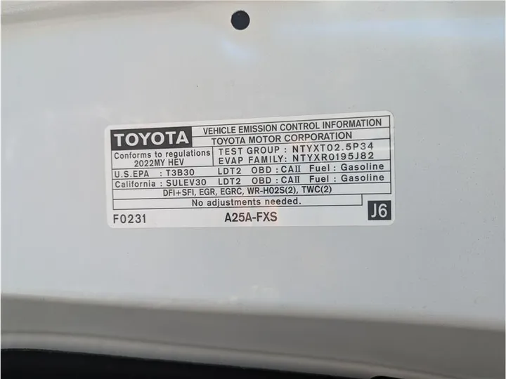 WHITE, 2022 TOYOTA SIENNA Image 29