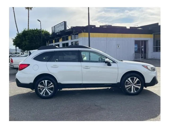 WHITE, 2018 SUBARU OUTBACK Image 6