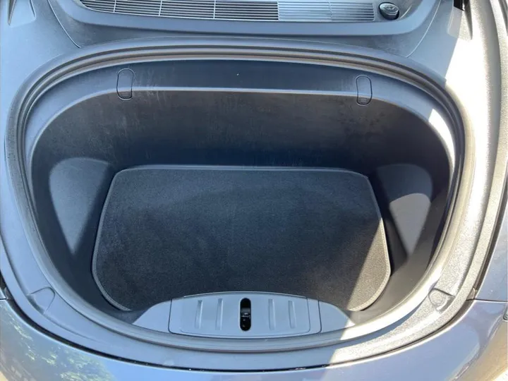 GRAY, 2018 TESLA MODEL 3 Image 17