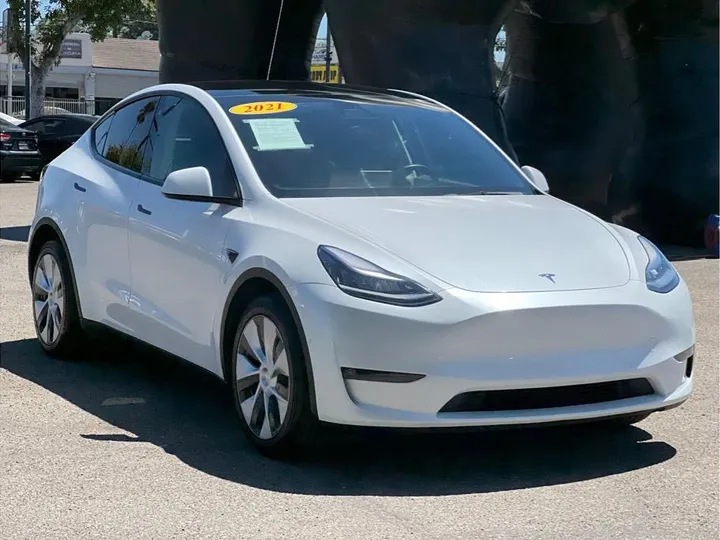 WHITE, 2021 TESLA MODEL Y Image 7