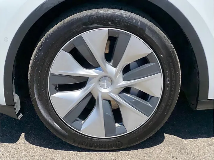 WHITE, 2021 TESLA MODEL Y Image 9