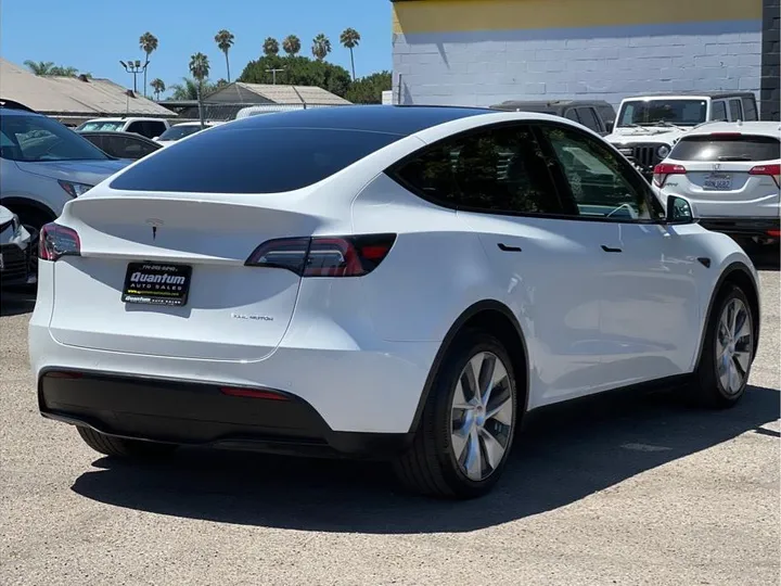 WHITE, 2021 TESLA MODEL Y Image 5