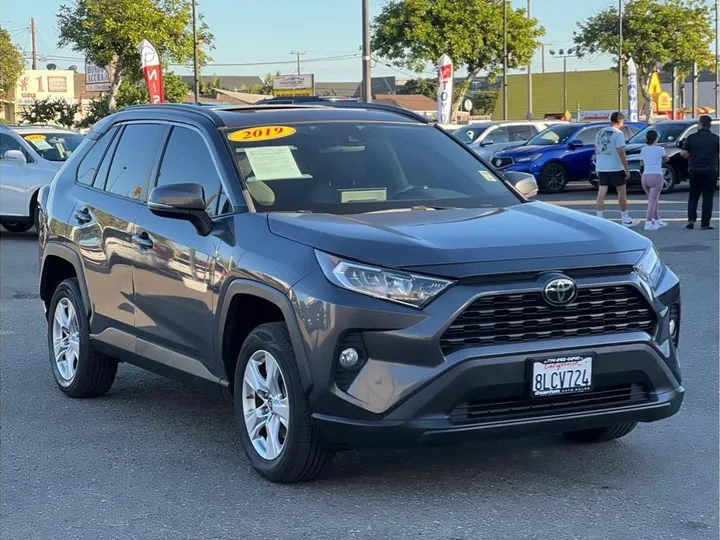 GRAY, 2019 TOYOTA RAV4 Image 7