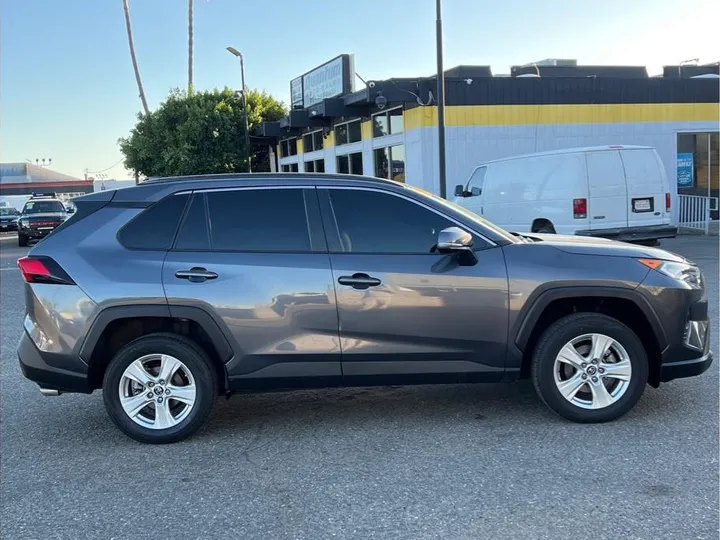 GRAY, 2019 TOYOTA RAV4 Image 6