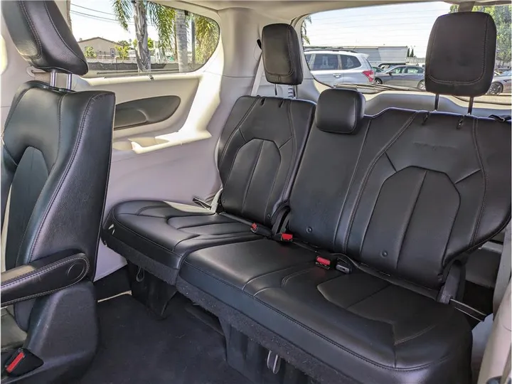 BLACK, 2018 CHRYSLER PACIFICA HYBRID Image 25