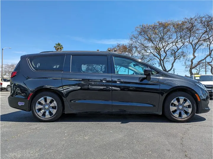 BLACK, 2018 CHRYSLER PACIFICA HYBRID Image 6