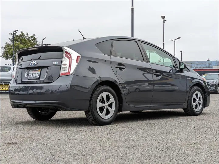 GRAY, 2015 TOYOTA PRIUS Image 5