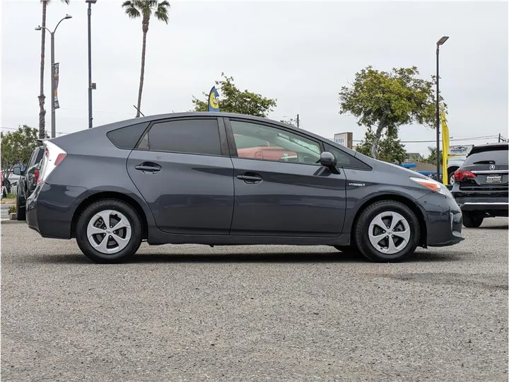 GRAY, 2015 TOYOTA PRIUS Image 6