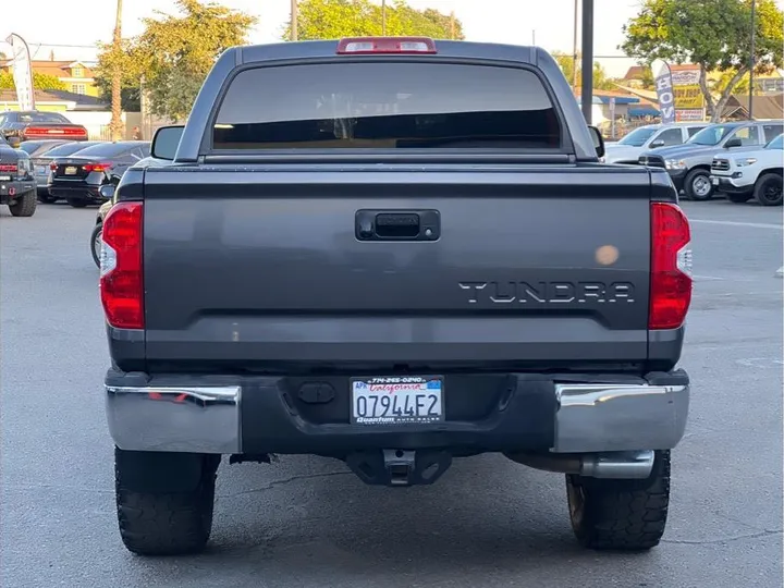 GRAY, 2017 TOYOTA TUNDRA CREWMAX Image 4