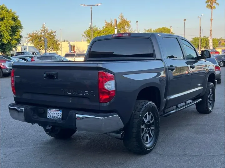 GRAY, 2017 TOYOTA TUNDRA CREWMAX Image 5