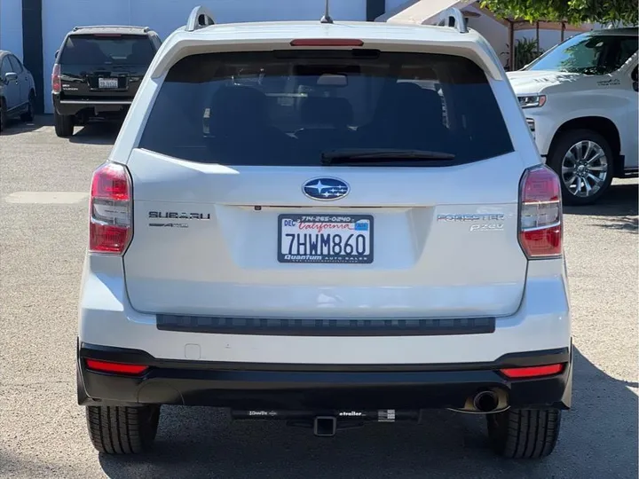 WHITE, 2015 SUBARU FORESTER Image 4