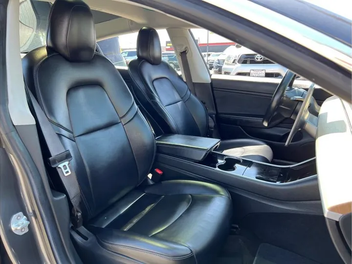 GRAY, 2018 TESLA MODEL 3 Image 11