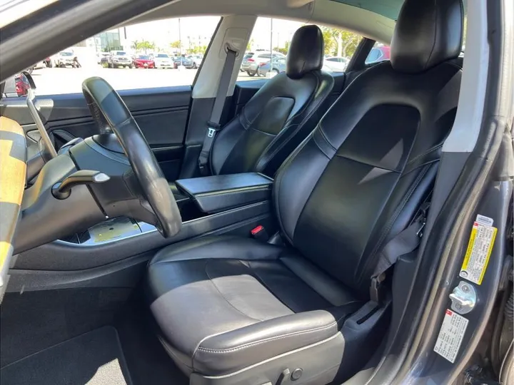 GRAY, 2018 TESLA MODEL 3 Image 10