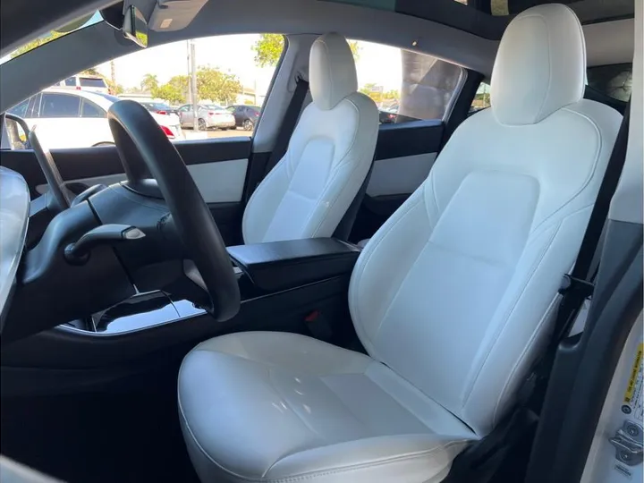 WHITE, 2020 TESLA MODEL Y Image 11