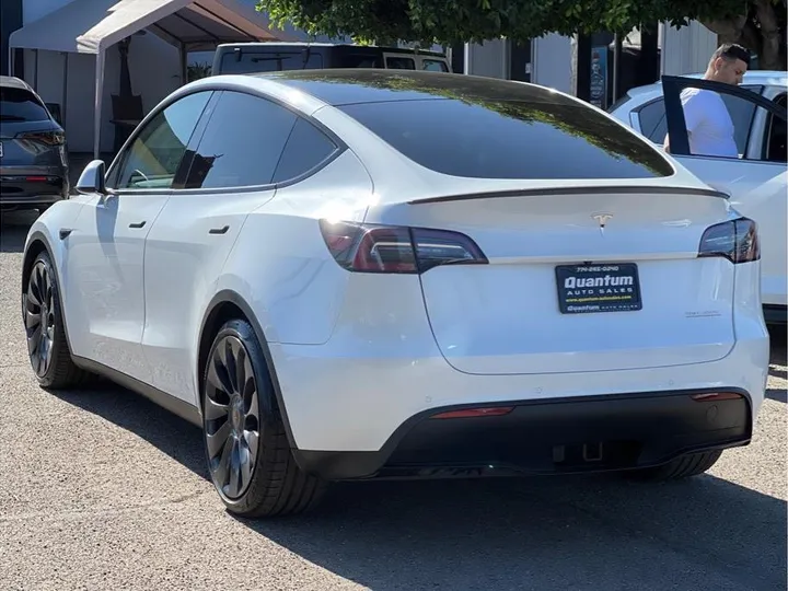 WHITE, 2020 TESLA MODEL Y Image 3