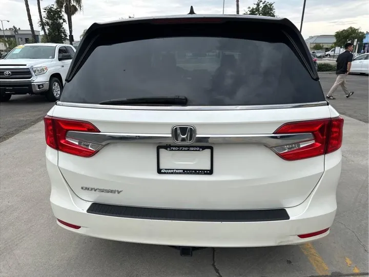 WHITE, 2018 HONDA ODYSSEY Image 6