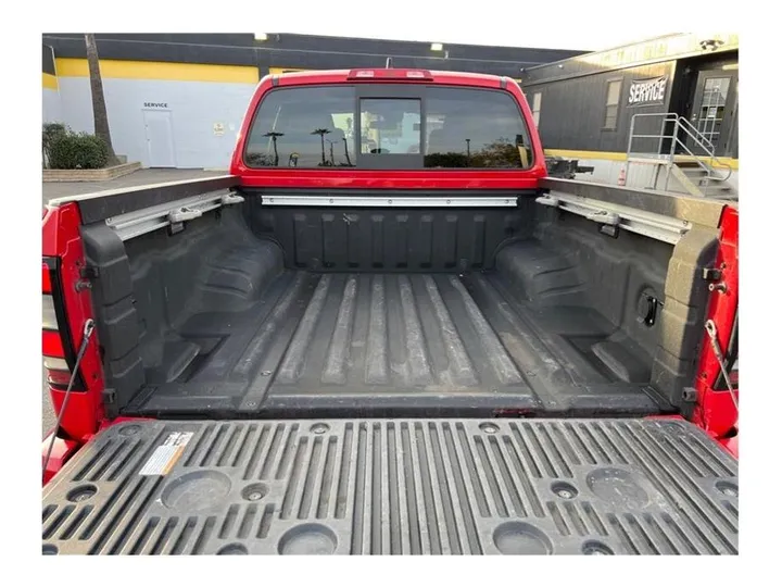 RED, 2022 NISSAN FRONTIER CREW CAB Image 10