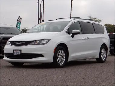 WHITE, 2020 CHRYSLER VOYAGER Image 10