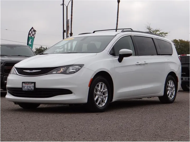 WHITE, 2020 CHRYSLER VOYAGER Image 1