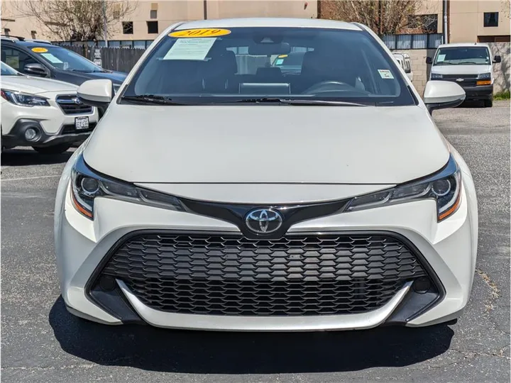 WHITE, 2019 TOYOTA COROLLA HATCHBACK Image 8