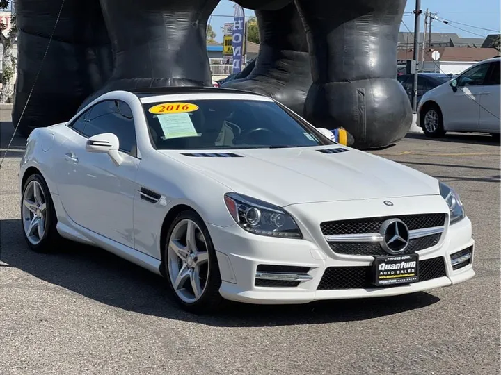 WHITE, 2016 MERCEDES-BENZ SLK Image 7