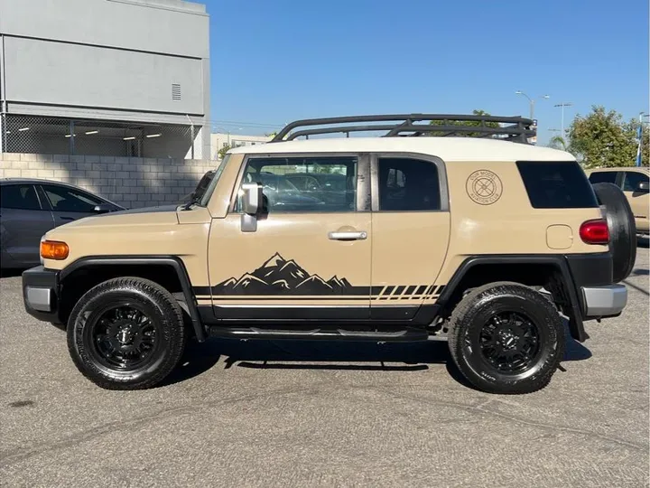 TAN, 2011 TOYOTA FJ CRUISER Image 2