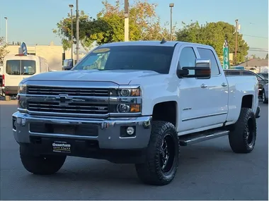 WHITE, 2016 CHEVROLET SILVERADO 2500 HD CREW CAB Image 3