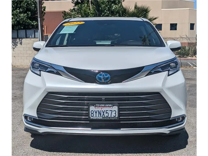 WHITE, 2022 TOYOTA SIENNA Image 8