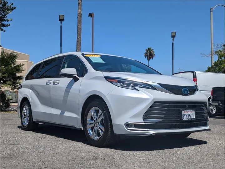 WHITE, 2022 TOYOTA SIENNA Image 7