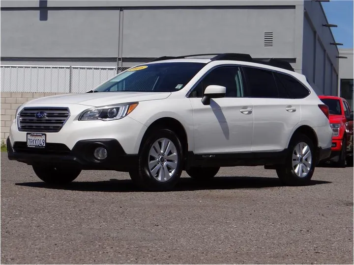 WHITE, 2016 SUBARU OUTBACK Image 1