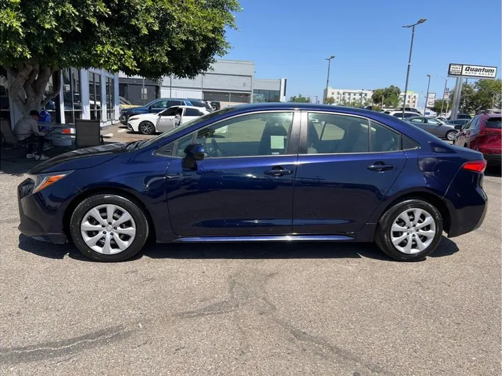 BLUE, 2022 TOYOTA COROLLA Image 2