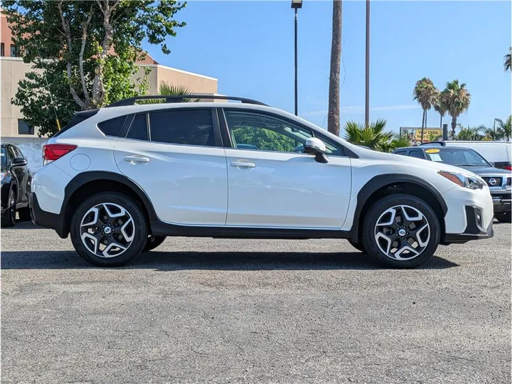 WHITE, 2018 SUBARU CROSSTREK Image 6