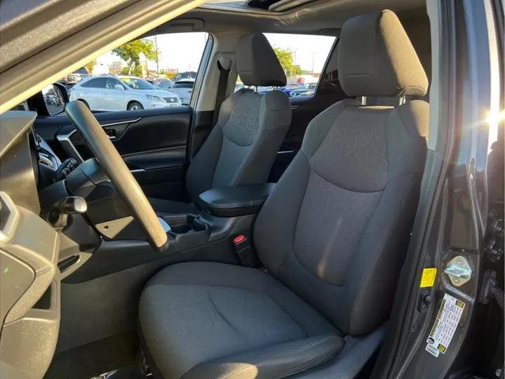 GRAY, 2019 TOYOTA RAV4 Image 10