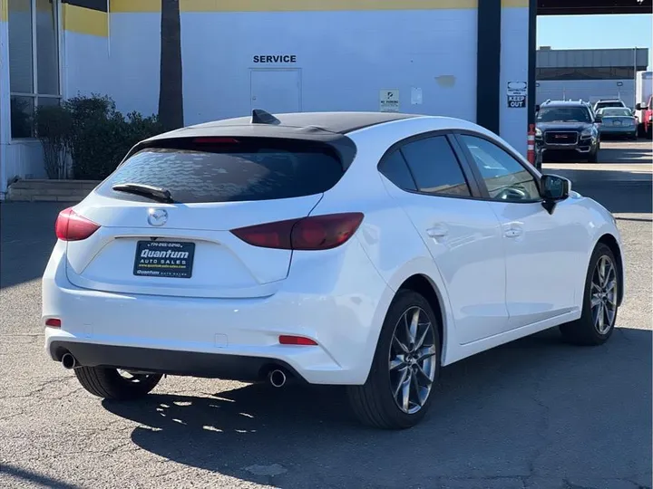 WHITE, 2018 MAZDA MAZDA3 Image 5