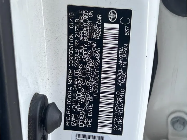 WHITE, 2015 TOYOTA PRIUS Image 18