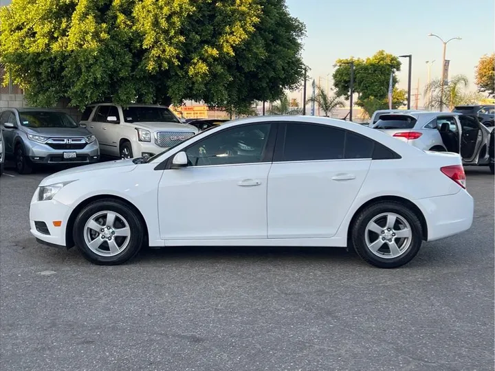 WHITE, 2014 CHEVROLET CRUZE Image 2