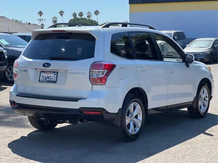 WHITE, 2015 SUBARU FORESTER Image 5