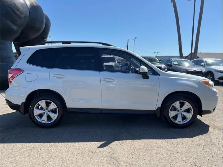 WHITE, 2015 SUBARU FORESTER Image 6