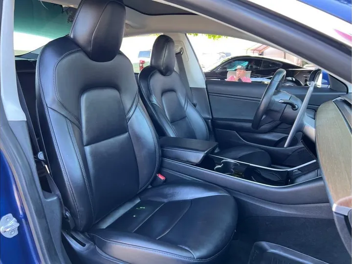 BLUE, 2019 TESLA MODEL 3 Image 12