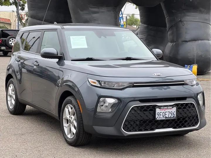 GRAY, 2021 KIA SOUL Image 7