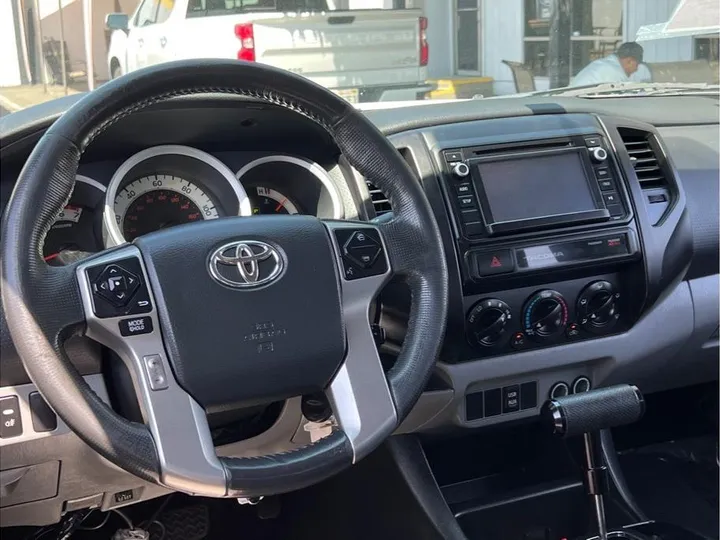 WHITE, 2015 TOYOTA TACOMA DOUBLE CAB Image 15