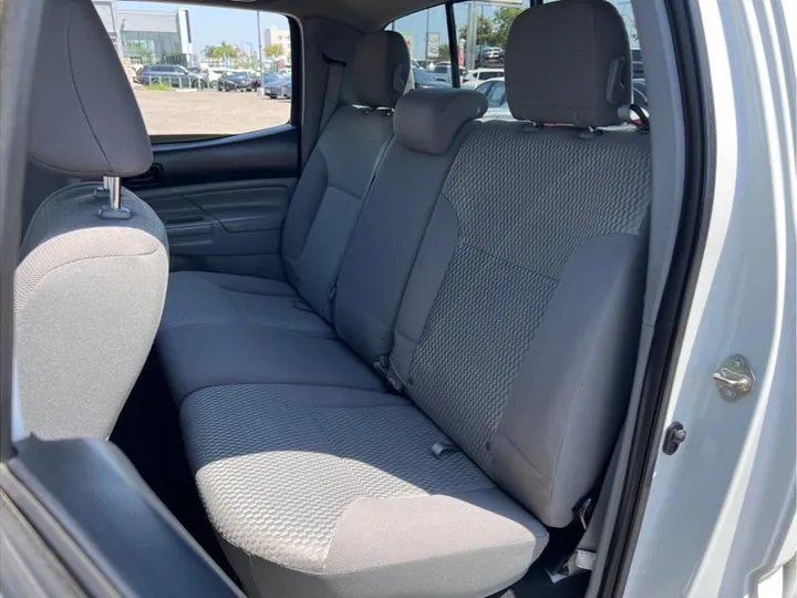 WHITE, 2015 TOYOTA TACOMA DOUBLE CAB Image 14