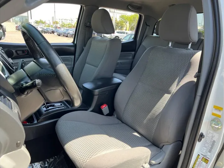 WHITE, 2015 TOYOTA TACOMA DOUBLE CAB Image 11