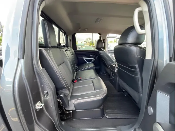 GRAY, 2017 NISSAN TITAN CREW CAB Image 11