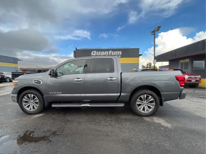 GRAY, 2017 NISSAN TITAN CREW CAB Image 8