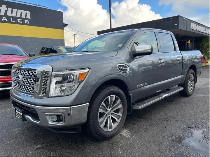 GRAY, 2017 NISSAN TITAN CREW CAB Image 1