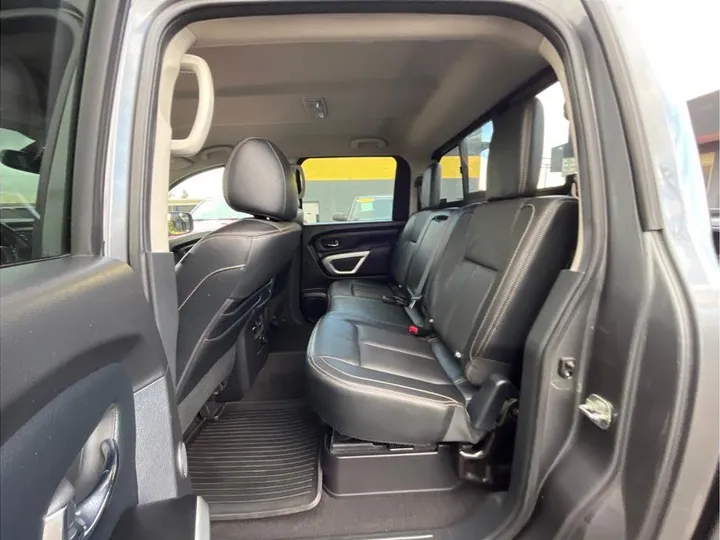 GRAY, 2017 NISSAN TITAN CREW CAB Image 10