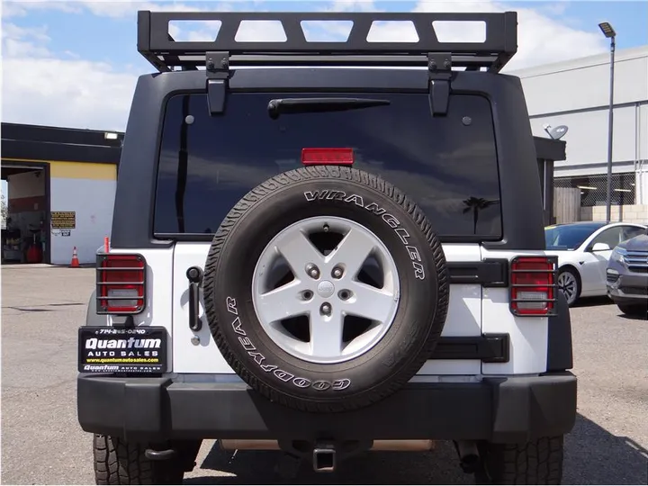 WHITE, 2017 JEEP WRANGLER UNLIMITED Image 4